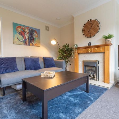 Leconfield Close - Comfy House And Free Parking كينغستون أبون هول المظهر الخارجي الصورة