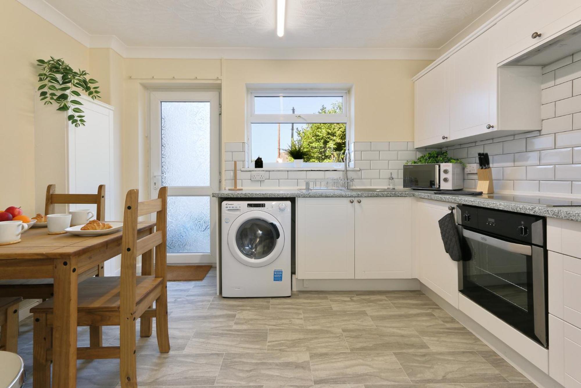 Leconfield Close - Comfy House And Free Parking كينغستون أبون هول المظهر الخارجي الصورة