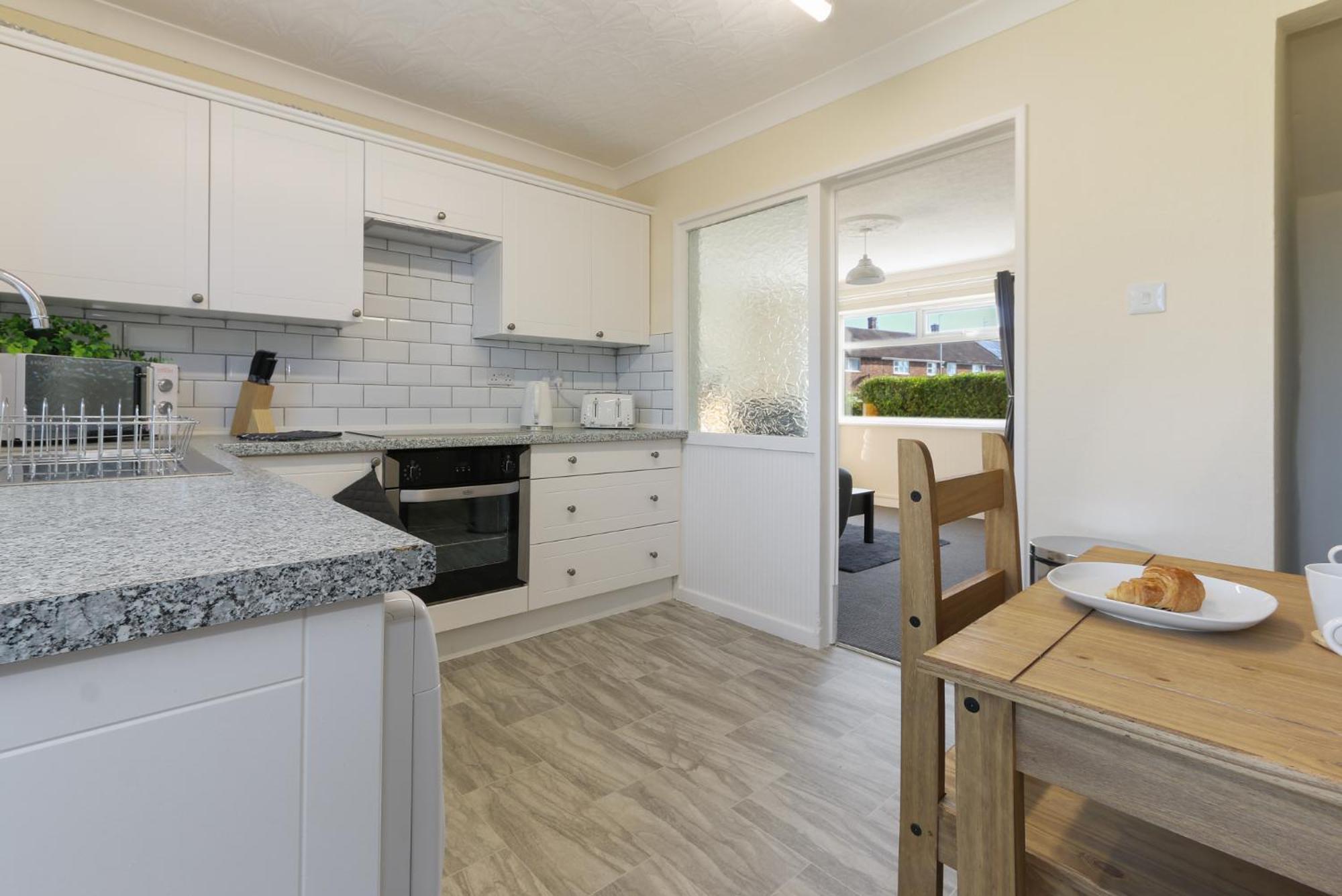 Leconfield Close - Comfy House And Free Parking كينغستون أبون هول المظهر الخارجي الصورة