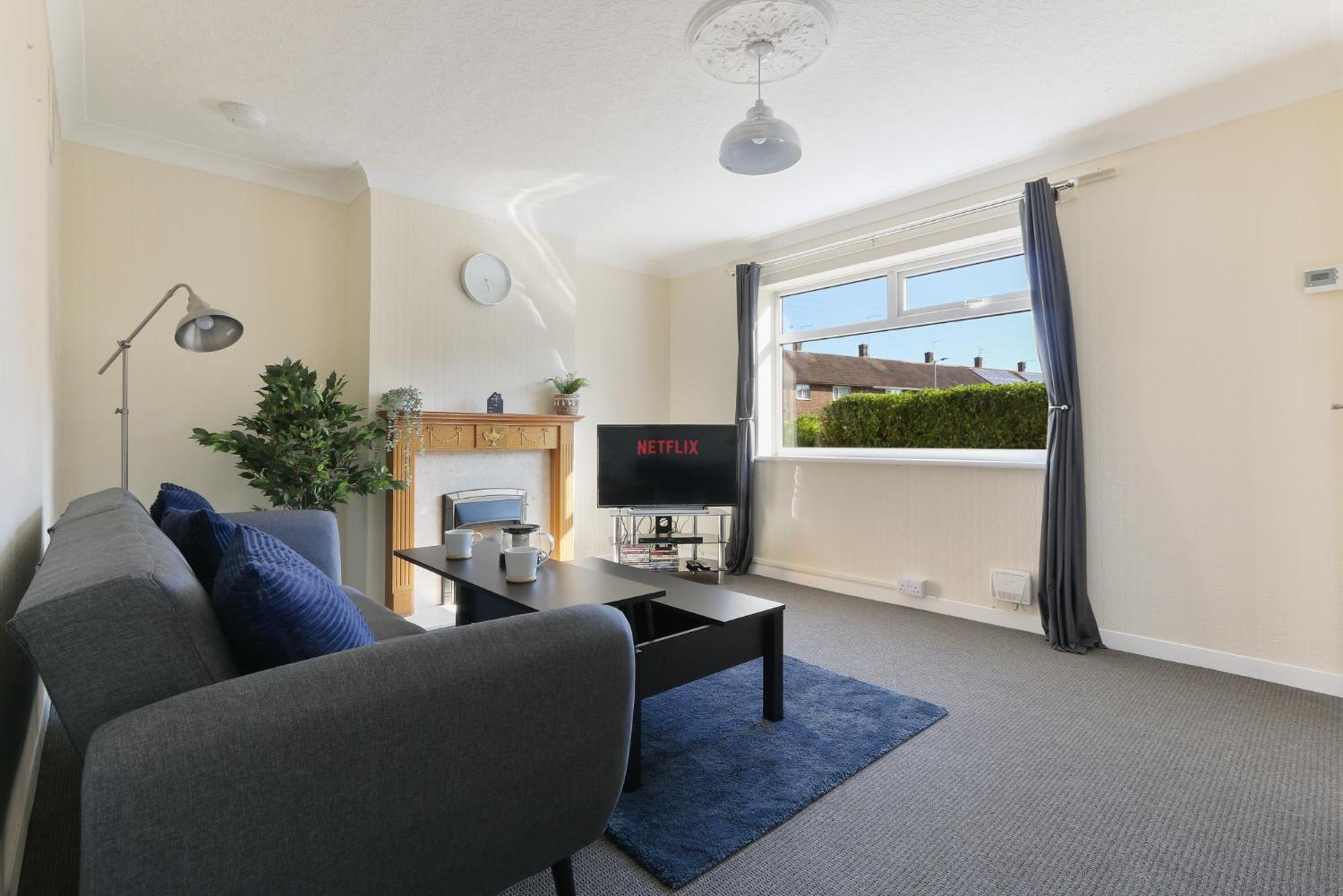 Leconfield Close - Comfy House And Free Parking كينغستون أبون هول المظهر الخارجي الصورة