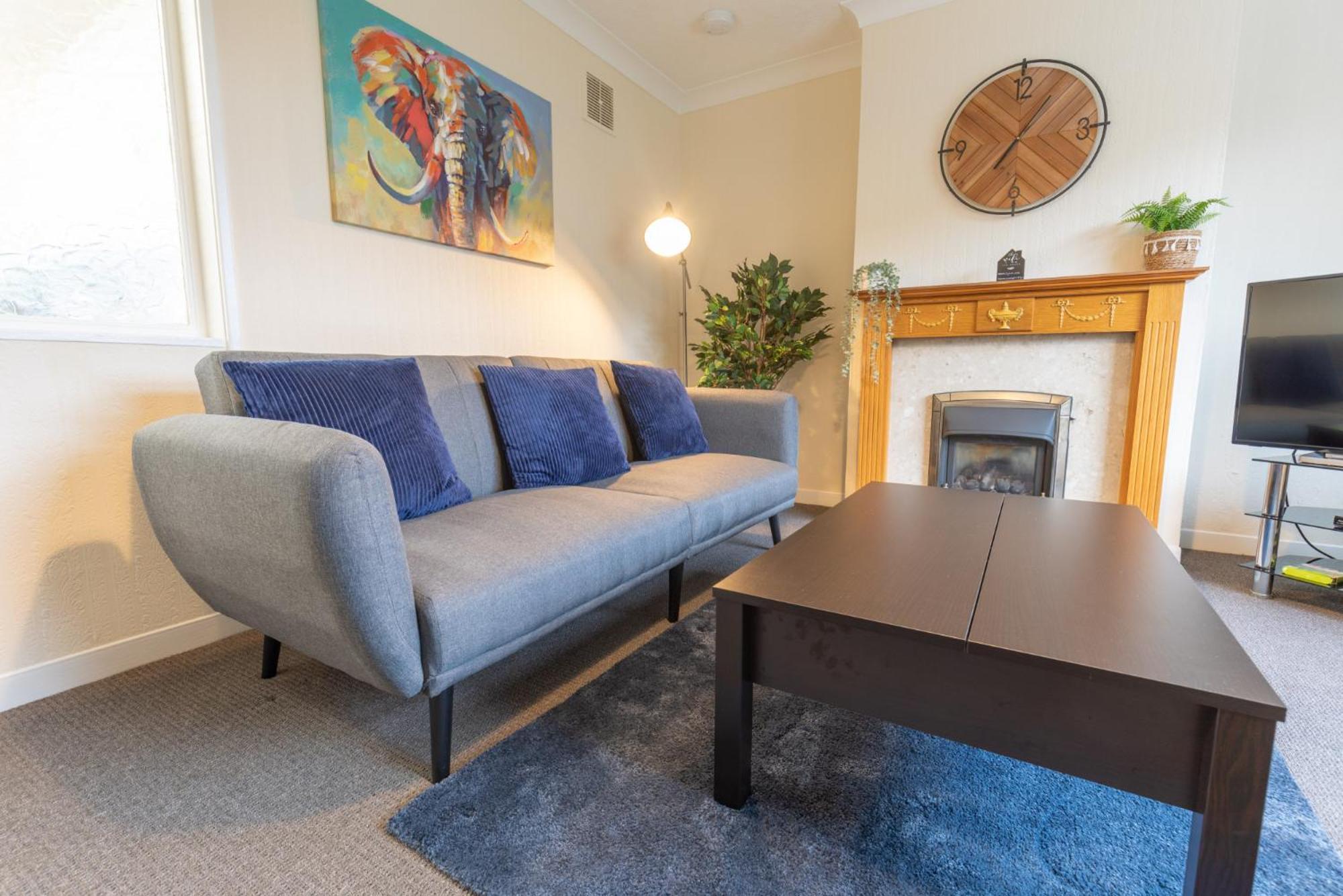 Leconfield Close - Comfy House And Free Parking كينغستون أبون هول المظهر الخارجي الصورة